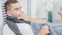 Come distinguere il Covid dall'influenza, i sintomi e le cure a confronto