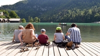 Coronavirus, report ISS: in famiglia 3 focolai su 4