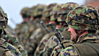 Esercito in strada per vietare gli assembramenti: la novità che fa discutere