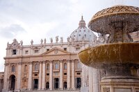 Perché la Chiesa continuerà a non pagare la Tari a Roma (grazie al PD)