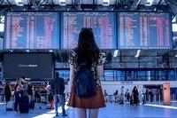 Aeroporti nel caos, con lo sciopero rischio cancellazione voli e ritardi per chi viaggia: l'elenco dei voli garantiti