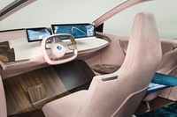 BMW sta sviluppando volanti che cambiano forma
