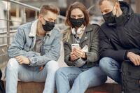 Il COVID ci sarà per generazioni: cosa significa? Parola al virologo