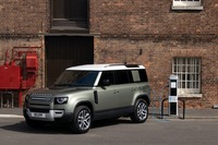 Land Rover Defender si arricchisce con novità importanti