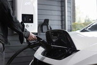 Noleggio a lungo termine di veicoli elettrici e ibridi: le soluzioni Arval per un futuro sostenibile