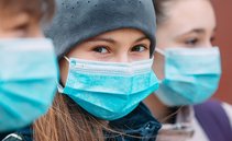 Mascherina obbligatoria, proteste in tutta Europa. Cosa succede in Italia?