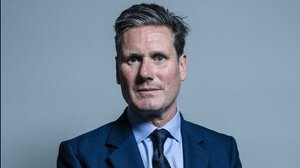 La svolta autoritaria di Keir Starmer e la censura sul web