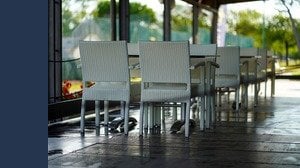Prenotare il ristorante senza dire che è per un matrimonio o un battesimo, è legale?