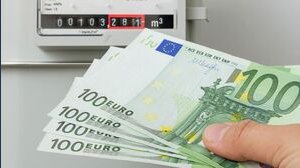 Bollette non pagate, il piano del governo Meloni: scudo per i morosi e niente distacchi per luce e gas