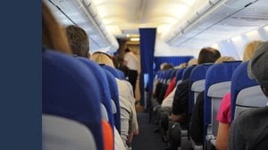 Rivoluzione per chi viaggia in aereo, arrivano i sedili su due livelli (così ti puoi sdraiare)	