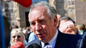 Chi è Francois Bayrou, il nuovo primo ministro della Francia nominato da Macron