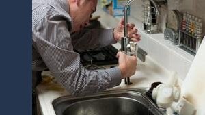 Stai spendendo (troppi) soldi per colpa del tuo rubinetto. Ecco come chiuderlo e curarlo per risparmiare