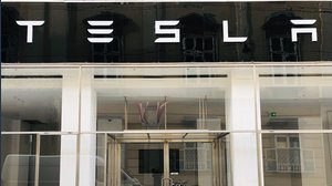 Tesla a picco, ma questa persona ha guadagnato mezzo miliardo grazie a Musk