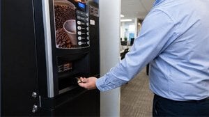 Licenziato per 1,60€ di resto. Il Tribunale riconosce il risarcimento, ma non la reintegra