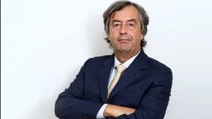 Quanto guadagnano i virologi ospiti in TV? Compensi e guadagni degli esperti