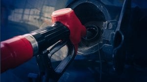 Manca il carburante, la Francia venderà anche quello «non conforme»	