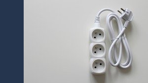 Gli elettricisti lo ripetono continuamente. Non installare mai una multipresa in questo punto della casa