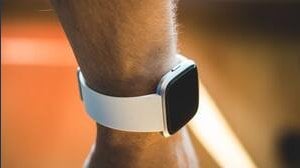 Fitbit Air, come funziona e quanto costa il nuovo fitness tracker di Google