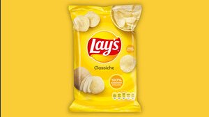 Il marchio di patatine Lay's celebra i suoi 100 anni con un rebranding globale