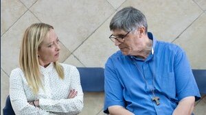 Chi è don Patriciello? La biografia del prete anti camorra di Caivano