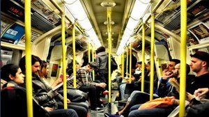 Arriva il nuovo bonus trasporti: come funzionerà lo sconto sugli abbonamenti di bus, metro e treni