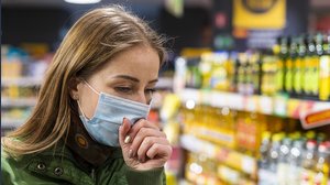 Covid e influenza, torna l'obbligo di mascherine al chiuso?