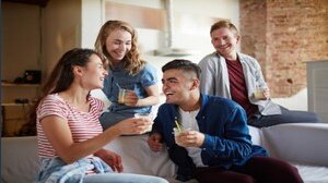 Più di due persone in casa, scatta la multa: ecco cosa si rischia