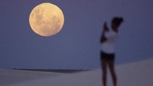 Come fotografare la Luna dallo smartphone: app e trucchi utili
