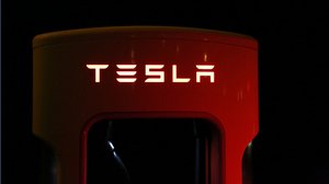 Trimestrale Tesla: è record per i conti, ma con un limite