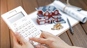 Stangata sui mutui, aumento della rata fino a 200 euro: “Rischio tracollo del mercato immobiliare come nel 2007”