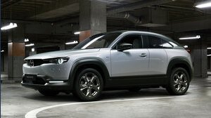 Mazda MX-30 2022: nuovi allestimenti e ricarica rapida