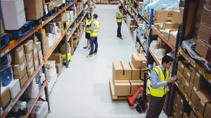 Offerta di lavoro come magazzinieri, 150 assunzioni subito: chi può candidarsi, dove e come