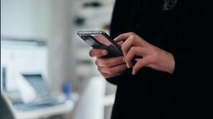 I telefoni Samsung hanno una batteria nascosta. Attivala e nota la differenza
