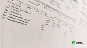 La busta paga va firmata? Ecco cosa rischi se non lo fai