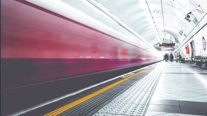 Bollette, l'appello dei comuni al governo Meloni “per non fermare i trasporti e tenere accese le luci nelle città”