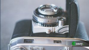 Boom di vendite per questa macchina fotografica retrò. I segreti del nostalgia marketing