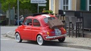 Queste targhe fantasma sono invisibili ad autovelox e Ztl, ma sono illegali