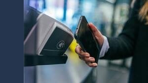Sono più sicuri i pagamenti con carta di credito o smartphone?