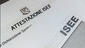 Nell'Isee 2025 le auto vanno dichiarate, quanto incidono sul valore dell'attestazione?