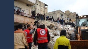 Terremoto, perché gli aiuti in Turchia e non in Siria? Intanto Assad bombarda i ribelli