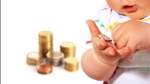 Pensioni, in arrivo il fondo per i nuovi nati. Ma chi paga?