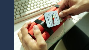 Spaventati dalla guerra? Date un'occhiata al bond di Zhenro. E vedrete la vera paura