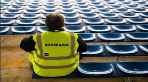 Quanto guadagna uno steward allo stadio (e come diventarlo)