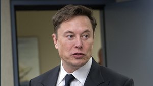 Crollo di Tesla in Borsa e Twitter in causa, Elon Musk è in crisi e ora si affida alla Cina
