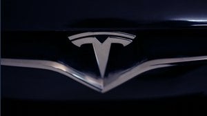 Tesla cancella tutte le perdite del 2025. Musk ha appena comprato $1 miliardo in azioni