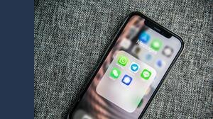 Banche, perché il futuro sono WhatsApp e la messaggistica istantanea 