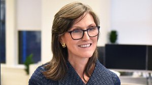 Cathie Wood investe (ancora) nel mondo crypto. 3 azioni da monitorare