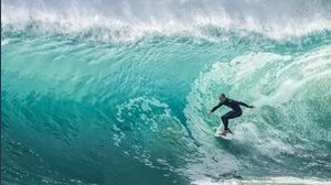 I 5 migliori sport per tenersi in forma al mare