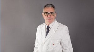 Omicron 4 e 5, allarme reinfezioni. «Questo virus è molto instabile e contagioso. Ecco cosa accadrà a settembre». Intervista a Pregliasco