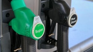Il segreto per risparmiare fino a 20 euro per ogni pieno di benzina
